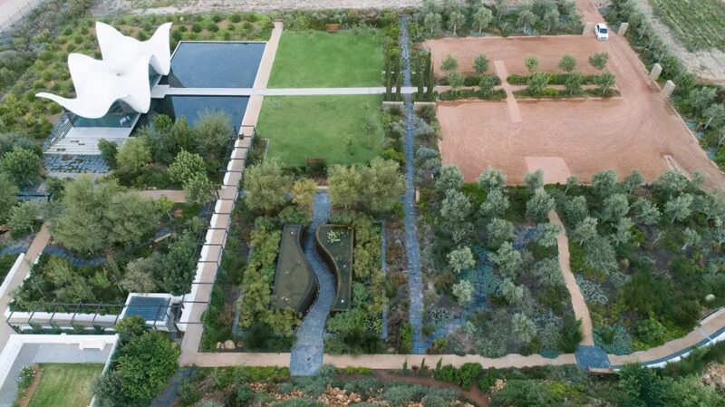 Explore Bosjes – gardens stroll with scenic lunch